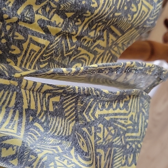 NWT LulaRoe Perfect Tee - Picture 3 of 4